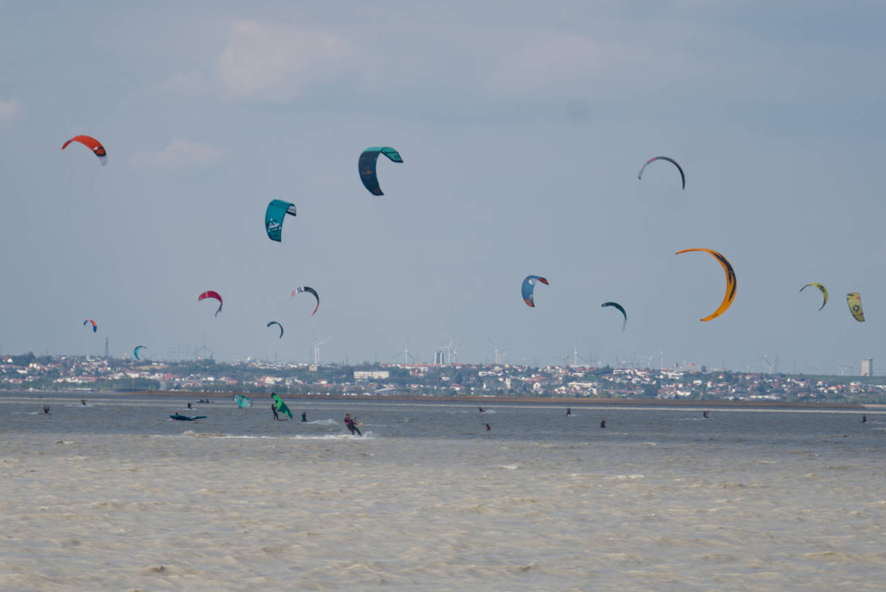 Für die Kitesurfer war der Wind natürlich prima