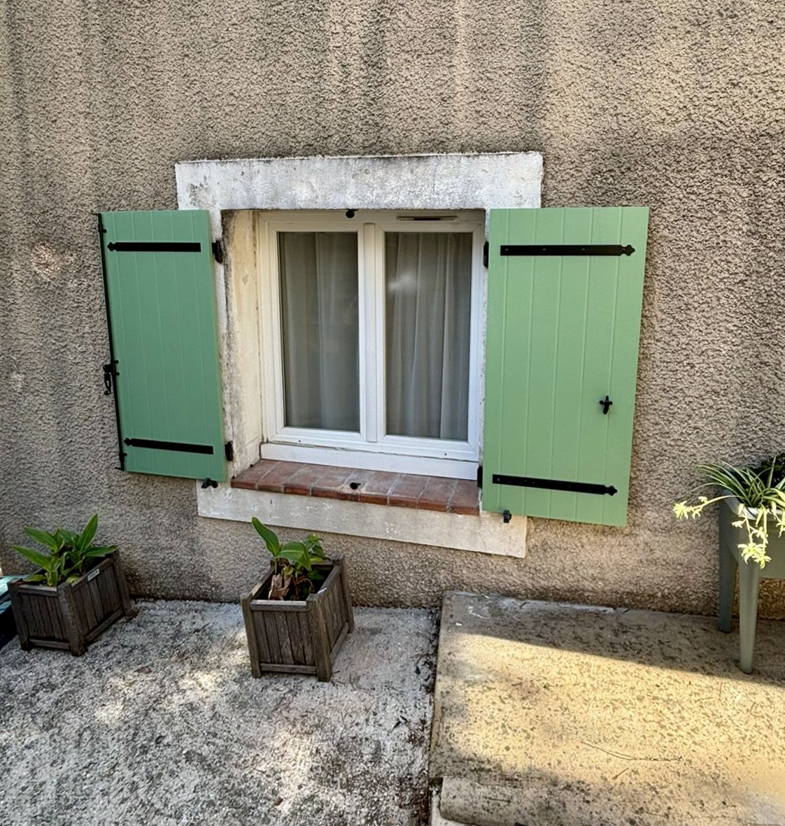 Volets Battants: en composite, Novembre 2025 sur mesure en rénovation de chez Altiva Pro Menuisier,  à La Seyne sur mer 