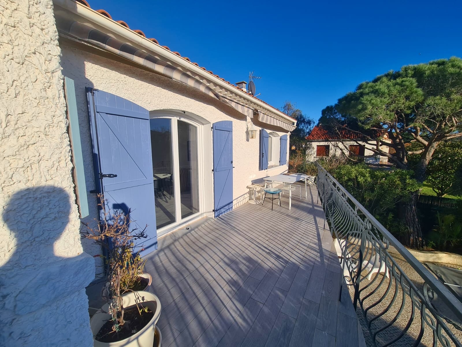 Volets Battants: en composite, Février 2025 sur mesure en rénovation de chez Altiva Pro Menuisier,  Six-Fours-Les-Plages 83140