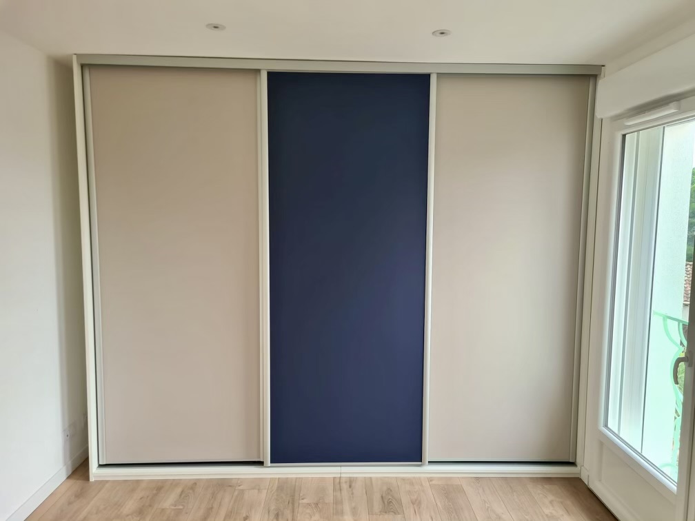 Pose de placard Coulidoor personnalisé de chez Altiva Pro Menuisier  à la Seyne sur mer  