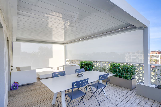 Store extérieur  vertical zip: sur mesure de chez Altiva Pro Menuisier  2021 en rénovation Sanary-Sur-Mer 83110
