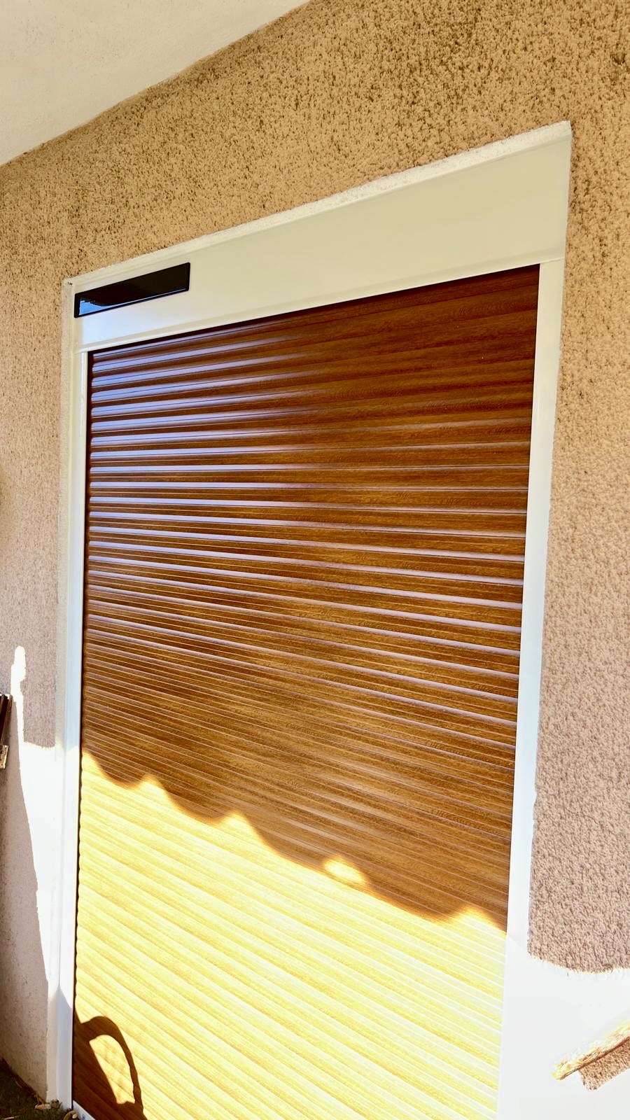 Volets Roulants: Solaire , Février 2025 sur mesure en rénovation de chez Altiva Pro Menuisier Six-Fours-Les-Plages 83140