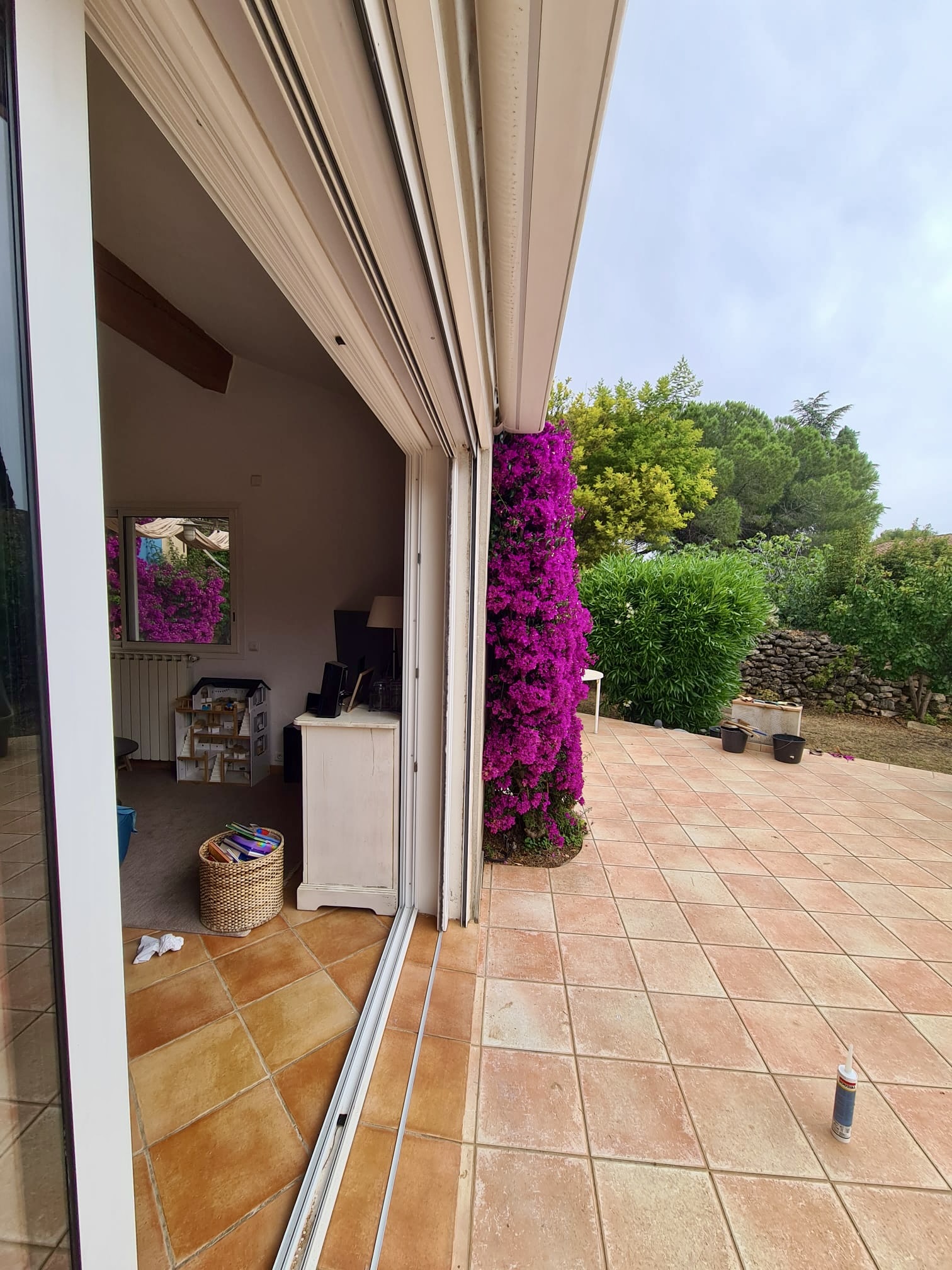 Pose de moustiquaire et store de chez Altiva Pro Menuisier sur mesure à Bandol 83150