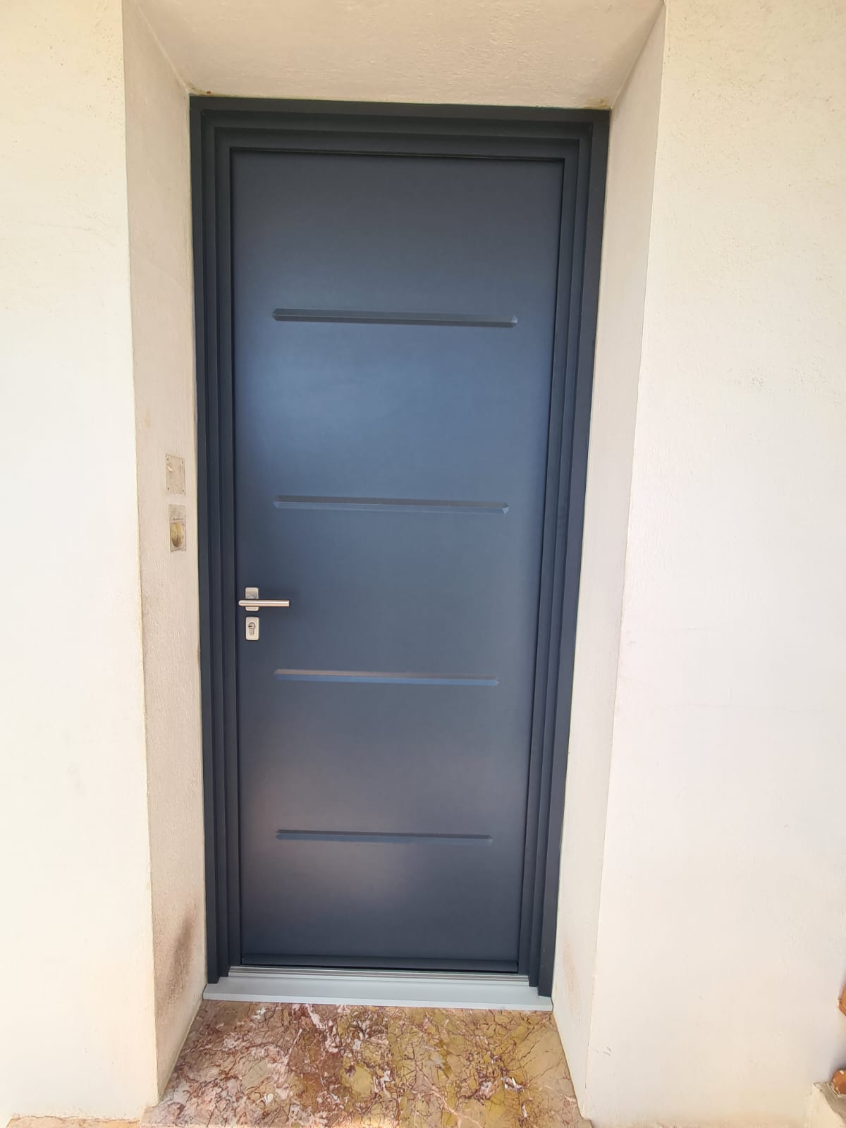 Porte d'entrée en Acier 2024 sur mesure en rénovation à la Seyne Sur Mer 