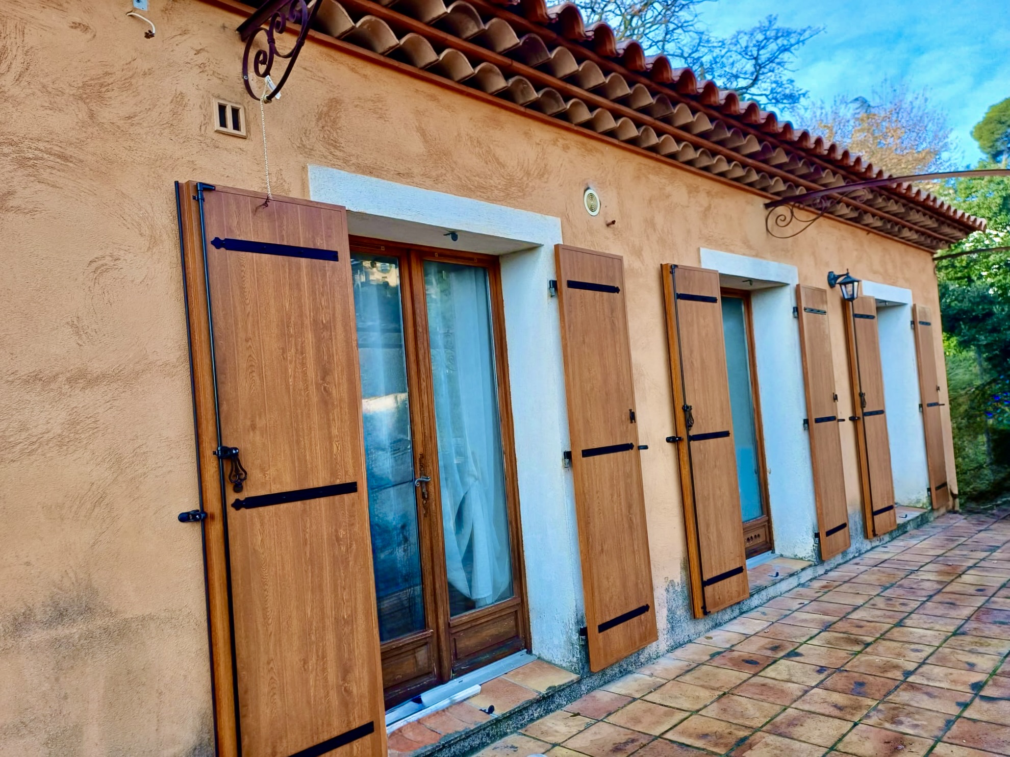 Volets Battants : en aluminium 2025 sur mesure en rénovation de chez Altiva Pro Menuisier à la La Seyne Sur Mer 83500