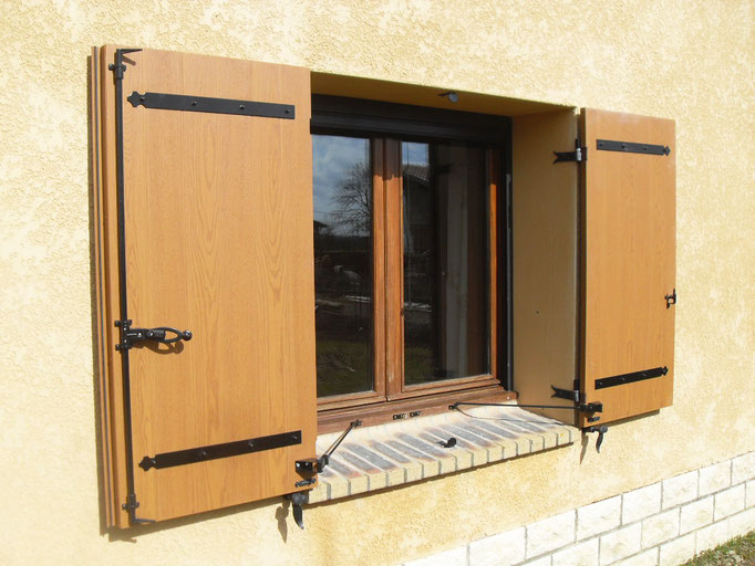 Volets Battants: composite 2023-2024 sur mesure en rénovation de chez Altiva Pro Menuisier St-Cyr 83270