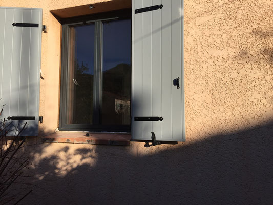 Volets Battants:en  aluminium 2023-2024 sur mesure en rénovation de chez Altiva Pro Menuisier La Seyne Sur Mer 83500