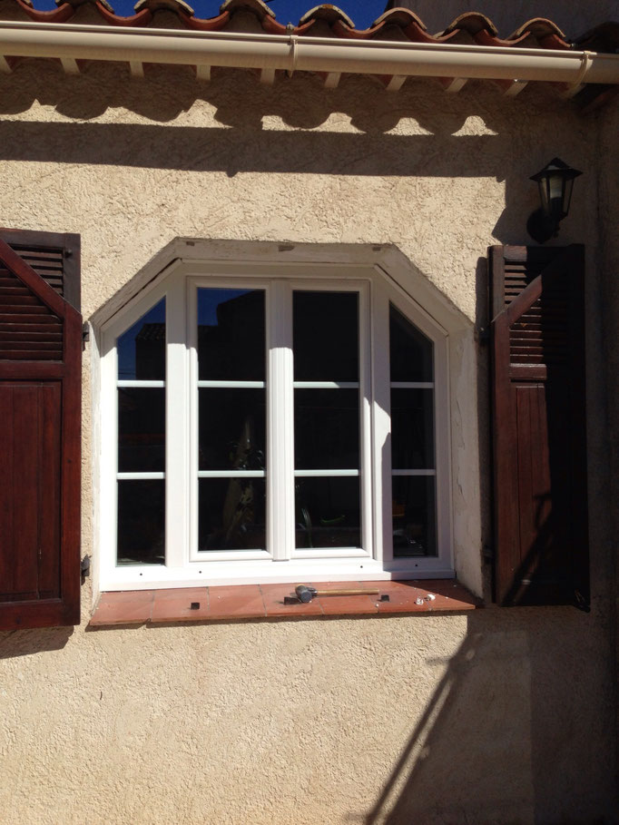 Fenêtre: en PVC  2023-2024 sur mesure  en rénovation de chez Altiva Pro Menuisier La Garde 83130