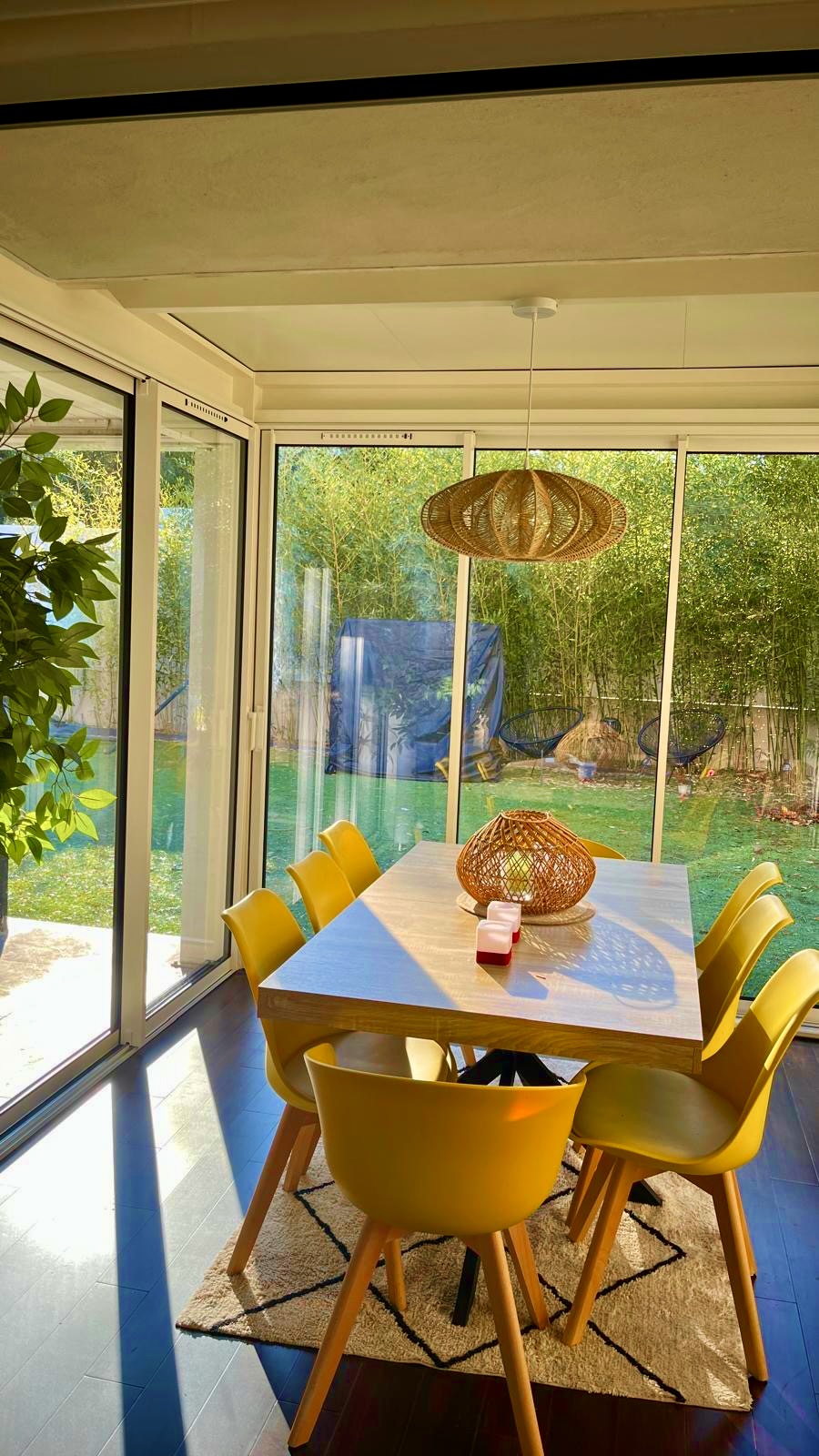 Pose d'un Carport sur mesure de chez Altiva Pro Menuisier à La Seyne Sur Mer 