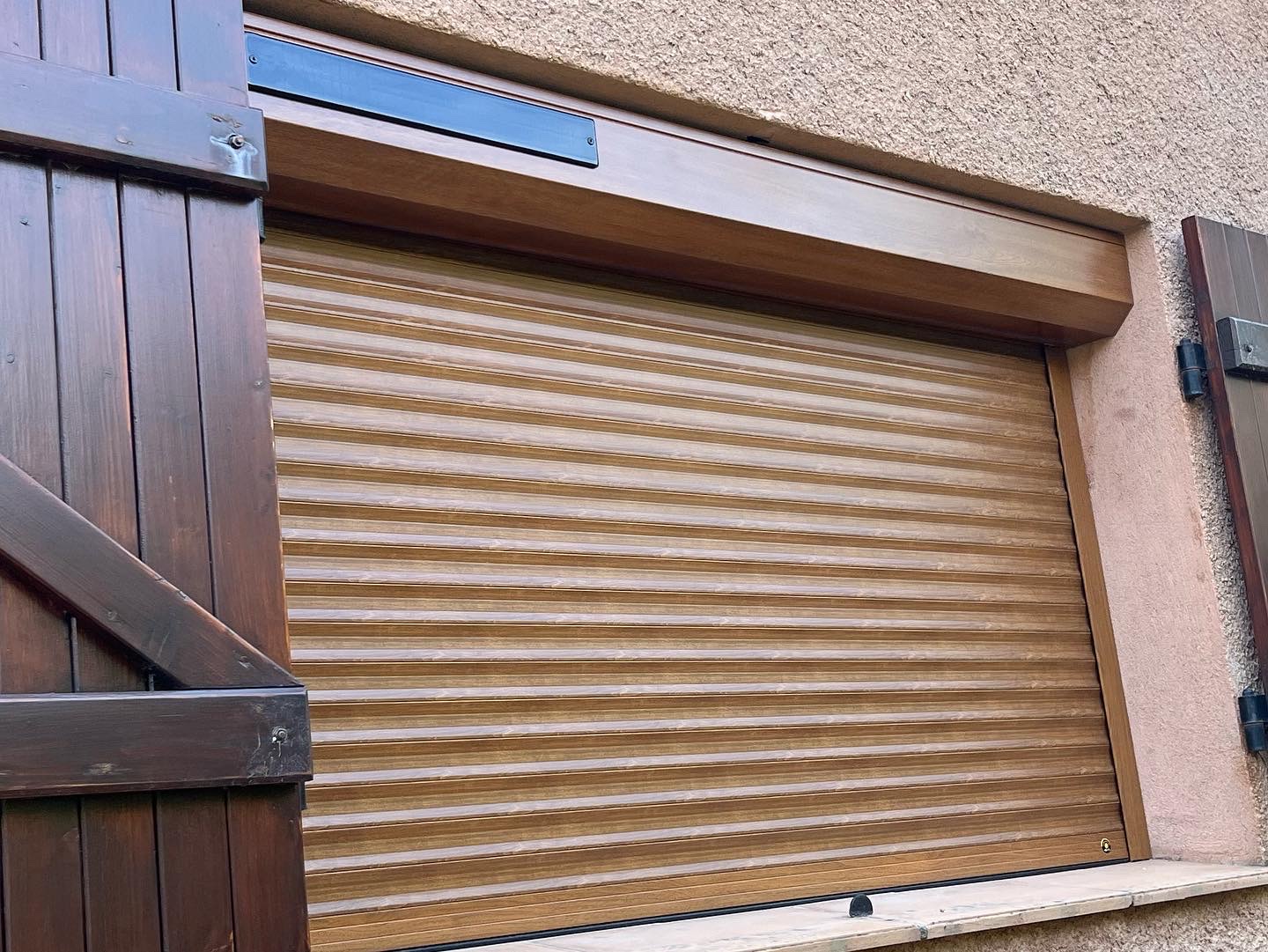 Volets Roulants: solaire 2023-2024 sur mesure en rénovation de chez Altiva Pro Menuisier Six-Fours-Les-Plages 83140 
