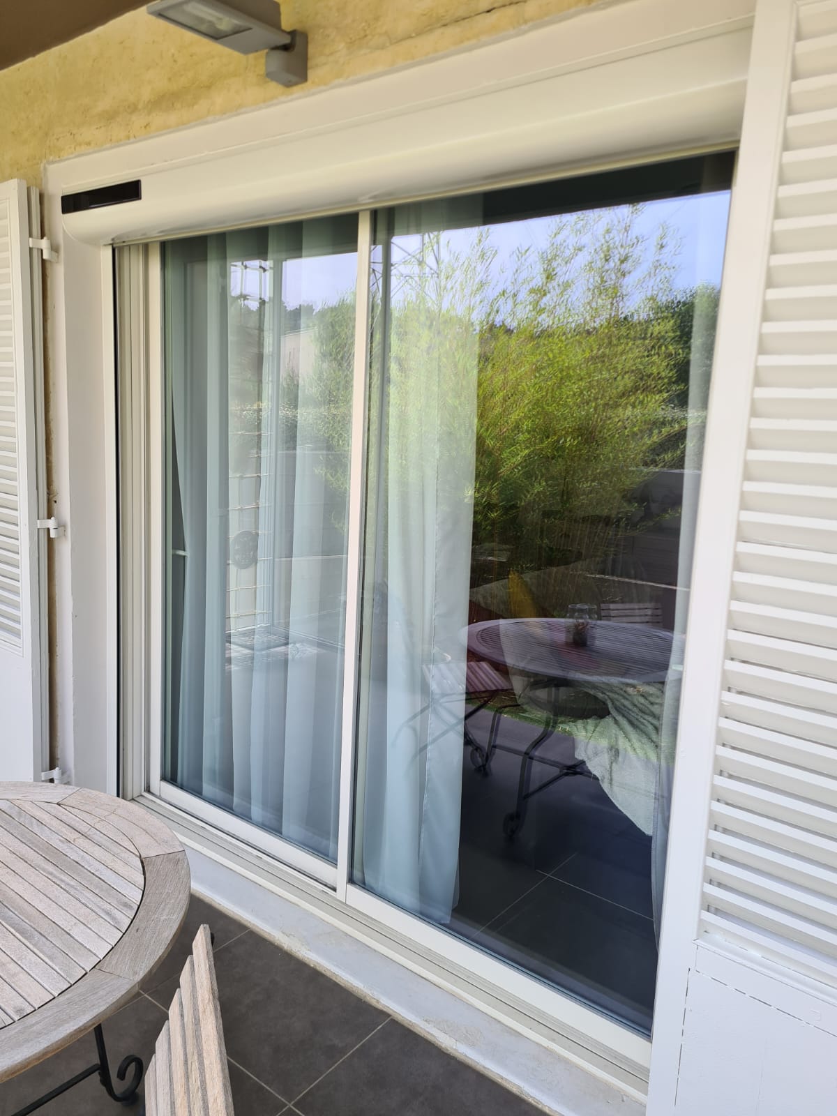 Volets Roulants: solaire 2023-2024 sur mesure en rénovation de chez Altiva Pro Menuisier Six-Fours-Les-Plages 83140 