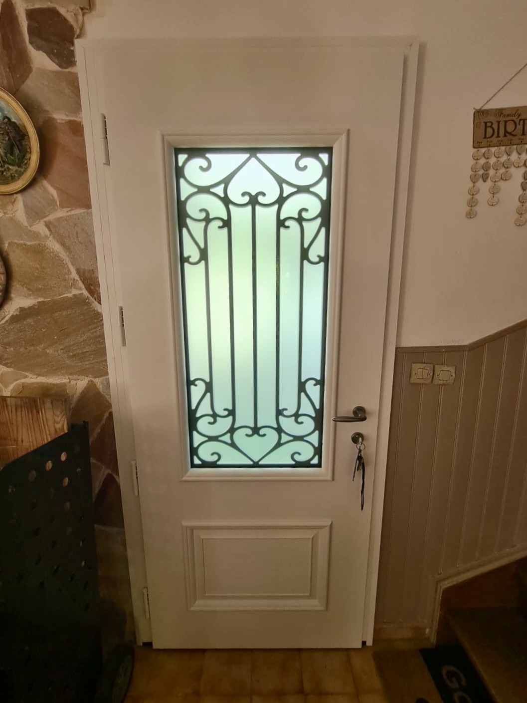 Pose d'une porte d'entrée en aluminium sur mesure de chez Altiva Pro Menuisier au Beausset 