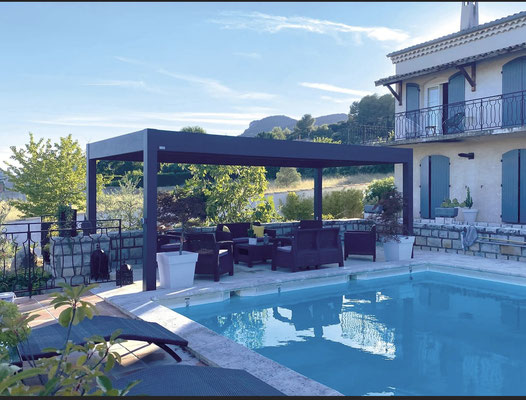 Pergolas bioclimatiques : sur mesure de chez Altiva Pro Menuisier  2023-2024 en rénovation Hyères 834000
