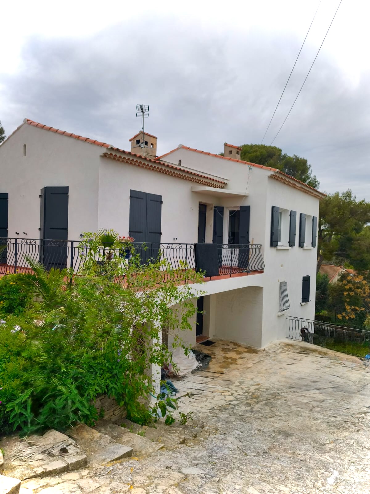 Volets Battants : en aluminium 2025 sur mesure en rénovation de chez Altiva Pro Menuisier à La Ciotat 13600