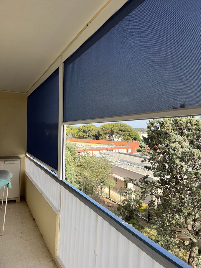 Store extérieur  vertical zip: sur mesure de chez Altiva Pro Menuisier  2021 en rénovation Toulon 83000