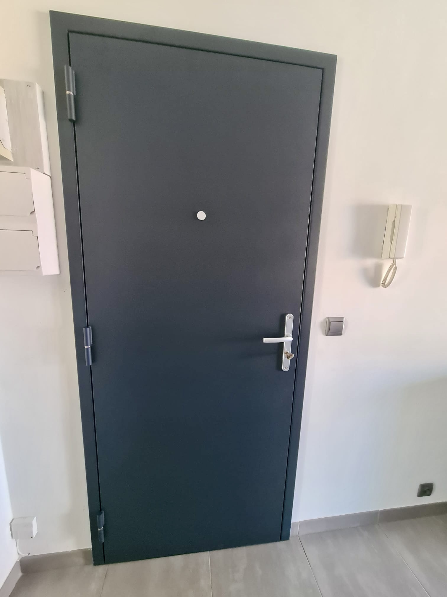 Porte d'entrée en Acier 2024 sur mesure en rénovation à Six-Fours-Les-Plages 83140