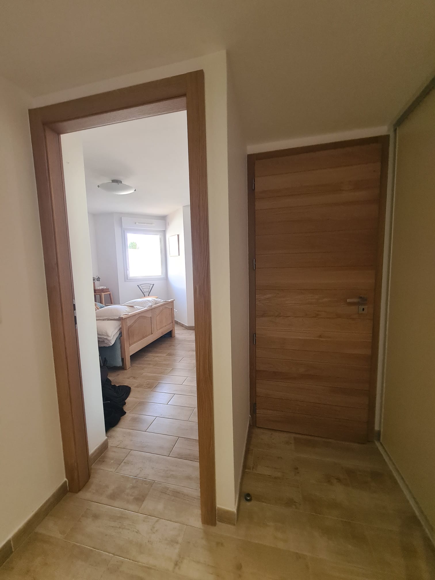 Porte d’intérieur: Sur mesure de chez Altiva Pro Menuisier  2023-2024 en rénovation Six-Fours-Les-Plages 83140