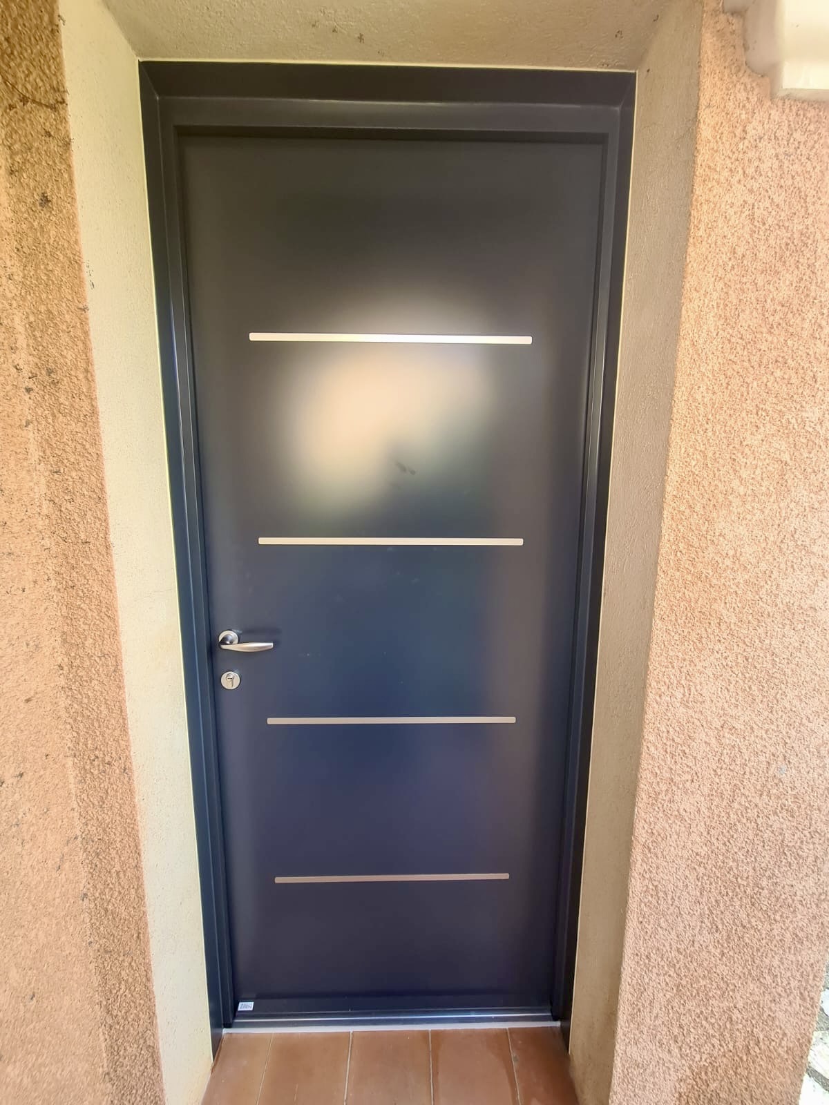 Porte d'entrée SAORI en Acier, Mai 2025 sur mesure en rénovation à Toulon