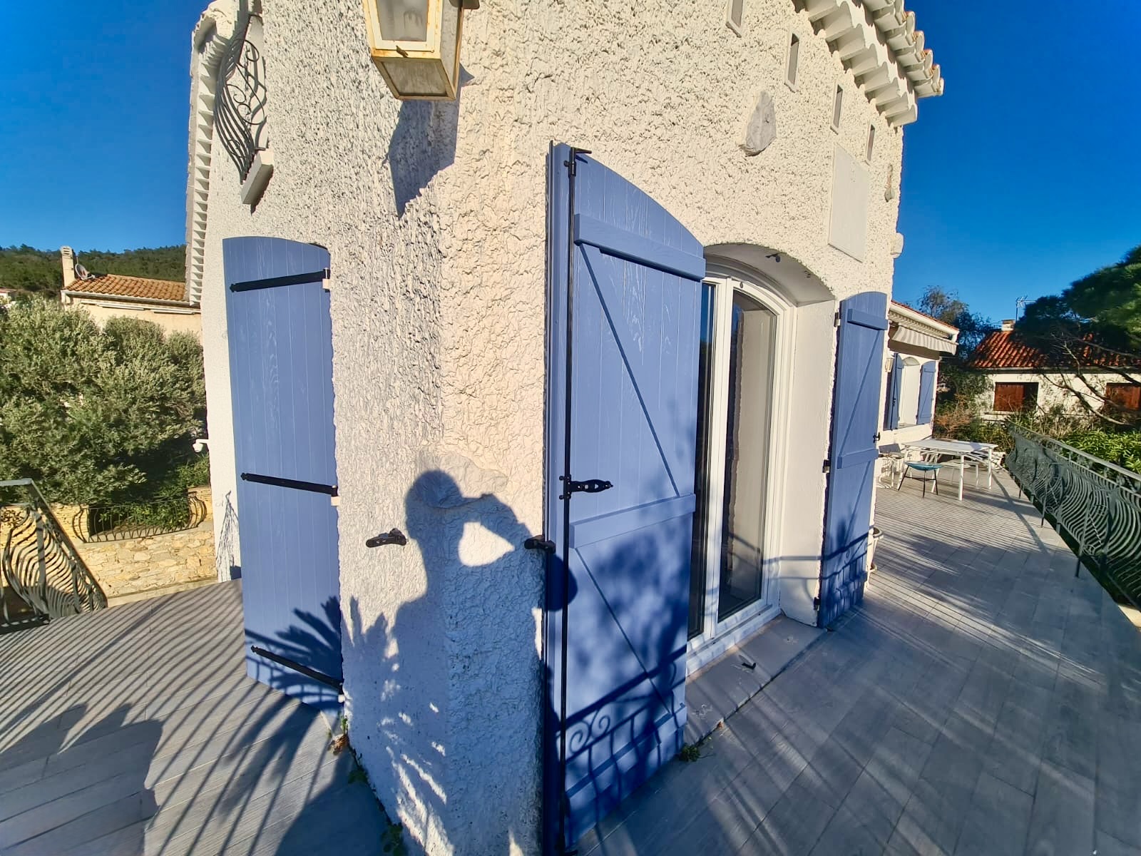 Volets Battants: en composite, Février 2025 sur mesure en rénovation de chez Altiva Pro Menuisier,  Six-Fours-Les-Plages 83140