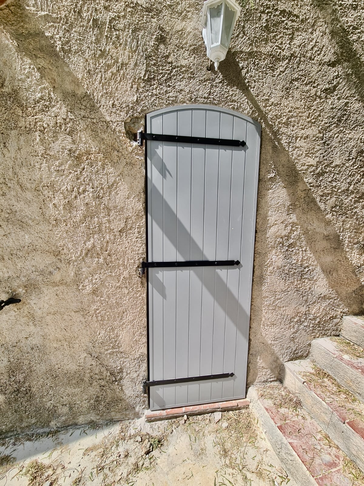 Volets Battants : en aluminium 2025 sur mesure en rénovation de chez Altiva Pro Menuisier à La Seyne Sur Mer 83500