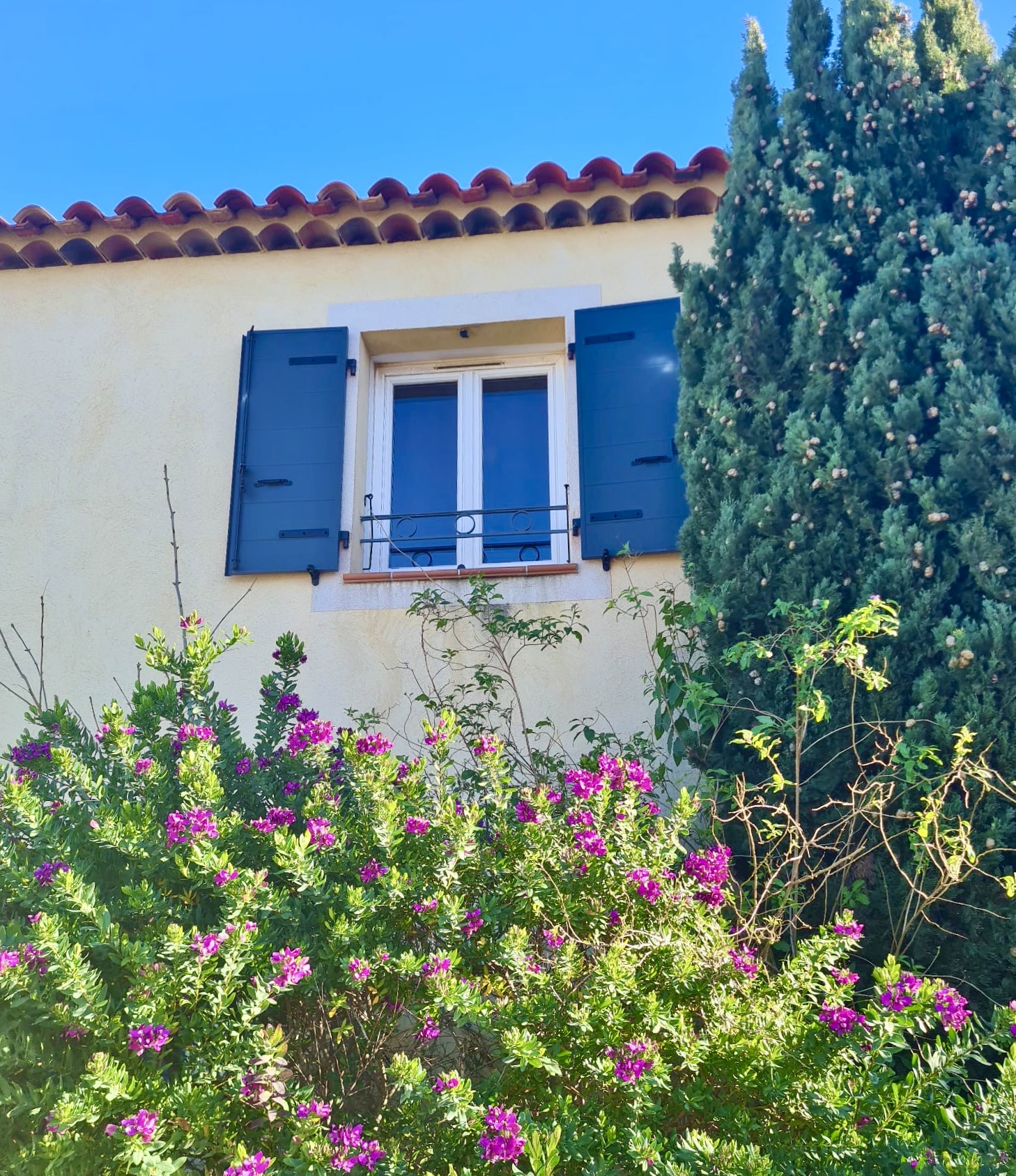 Volets Battants : en aluminium Février 2026 sur mesure en rénovation de chez Altiva Pro Menuisier à Six-Fours-Les-Plages 