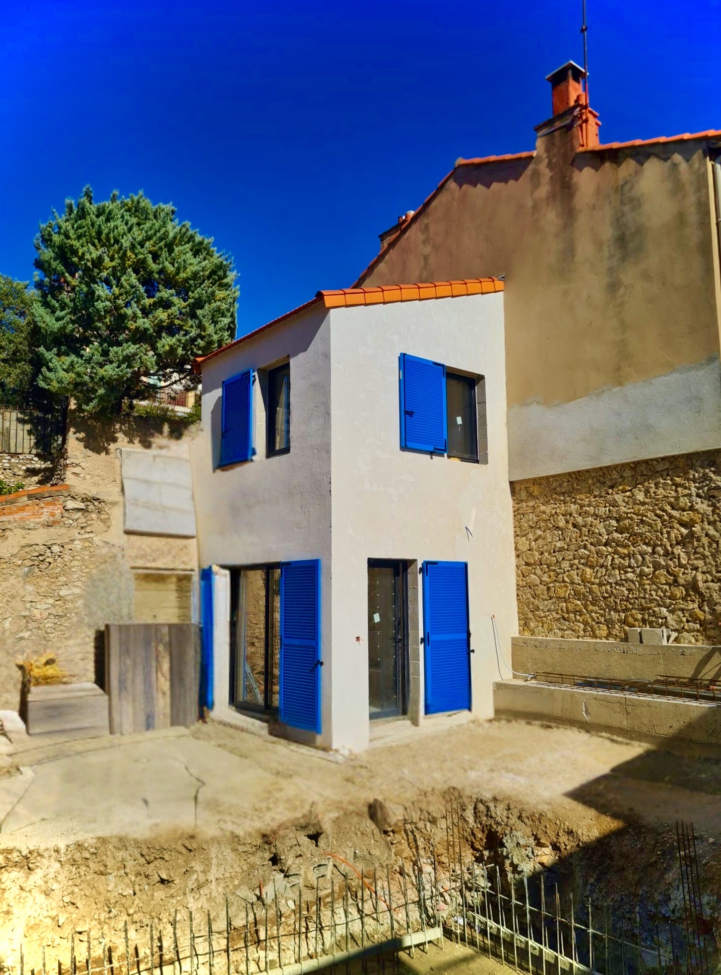 Volet battants : en aluminium Septembre 2024 sur mesure de chez Altiva Pro Menuisier à Marseille 13007