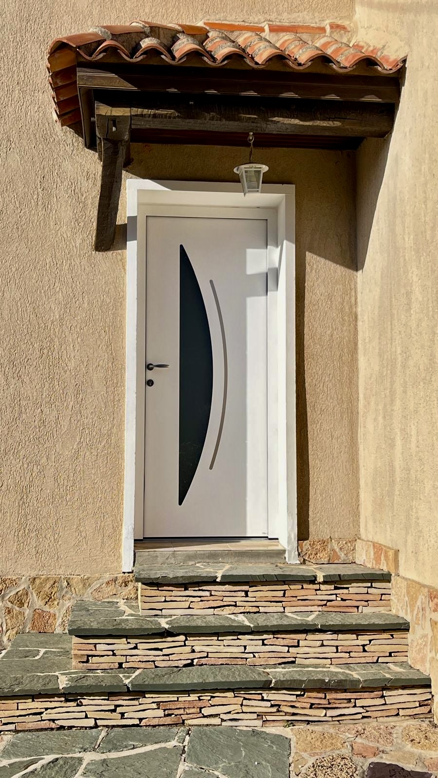 Pose porte d'entrée sur mesure de chez Altiva Pro Menuisier à La Seyne Sur Mer 