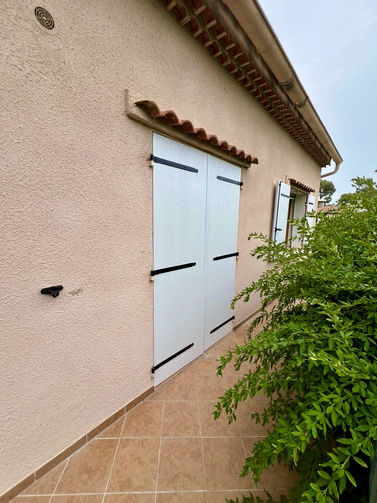 Volets Battants: en composite, Juillet 2025 sur mesure en rénovation de chez Altiva Pro Menuisier,  à La Seyne sur mer 