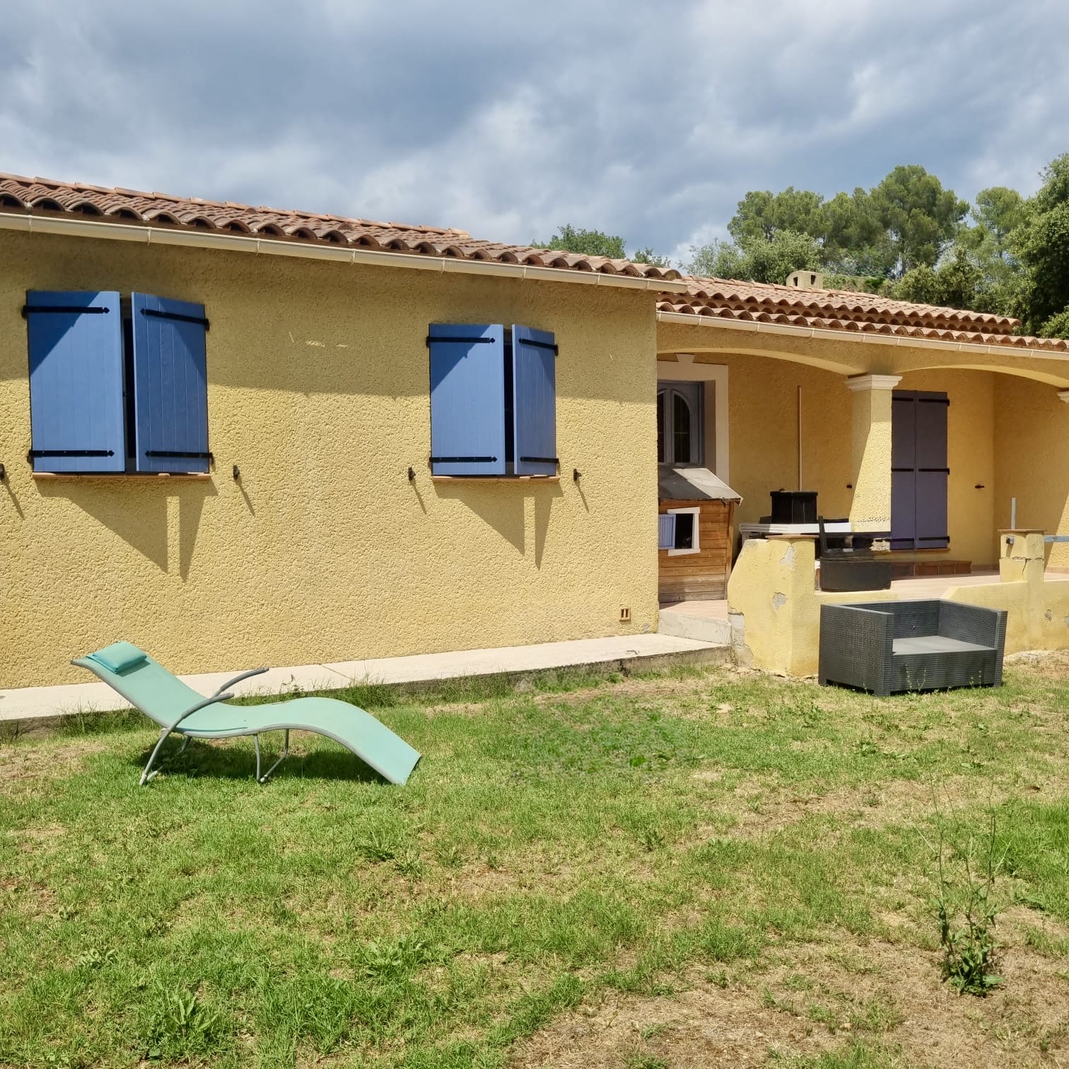 Volets Battants: en composite, Juin 2025 sur mesure en rénovation de chez Altiva Pro Menuisier,  au Beausset 83330