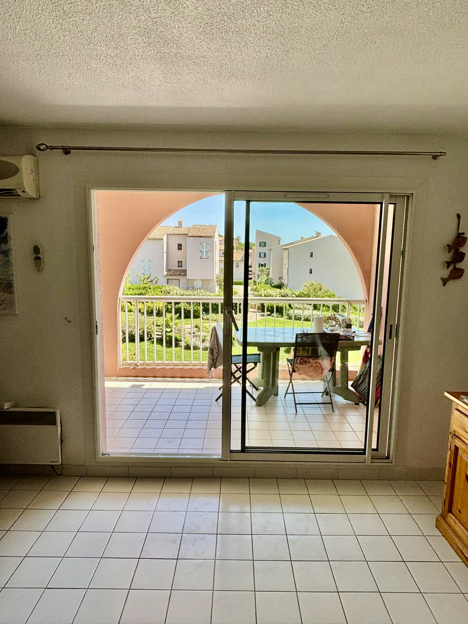 Baie vitrée coulissante: en aluminium Juillet 2026 sur mesure de chez Altiva Pro Menuisier à Six-Fours-Les-Plages 83140
