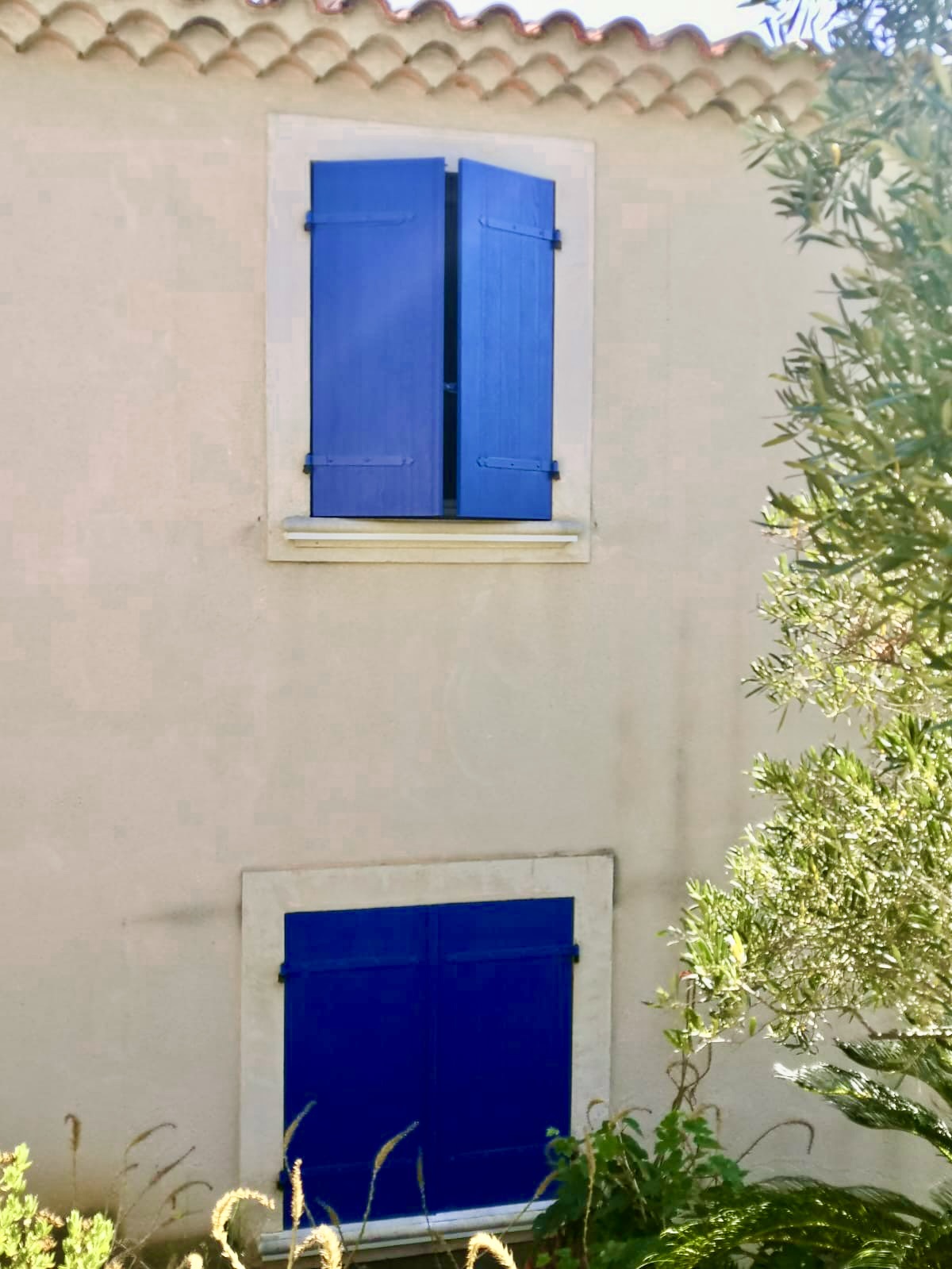 Volets Battants: en composite, Juillet 2024 sur mesure en rénovation de chez Altiva Pro Menuisier,  La Ciotat 13600