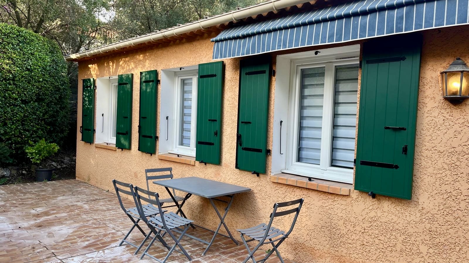 Volets Battants : en aluminium 2024 sur mesure en rénovation de chez Altiva Pro Menuisier au Pradet 83220