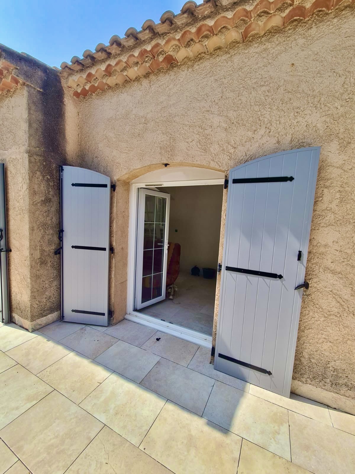Volets Battants : en aluminium 2025 sur mesure en rénovation de chez Altiva Pro Menuisier à La Seyne Sur Mer 83500