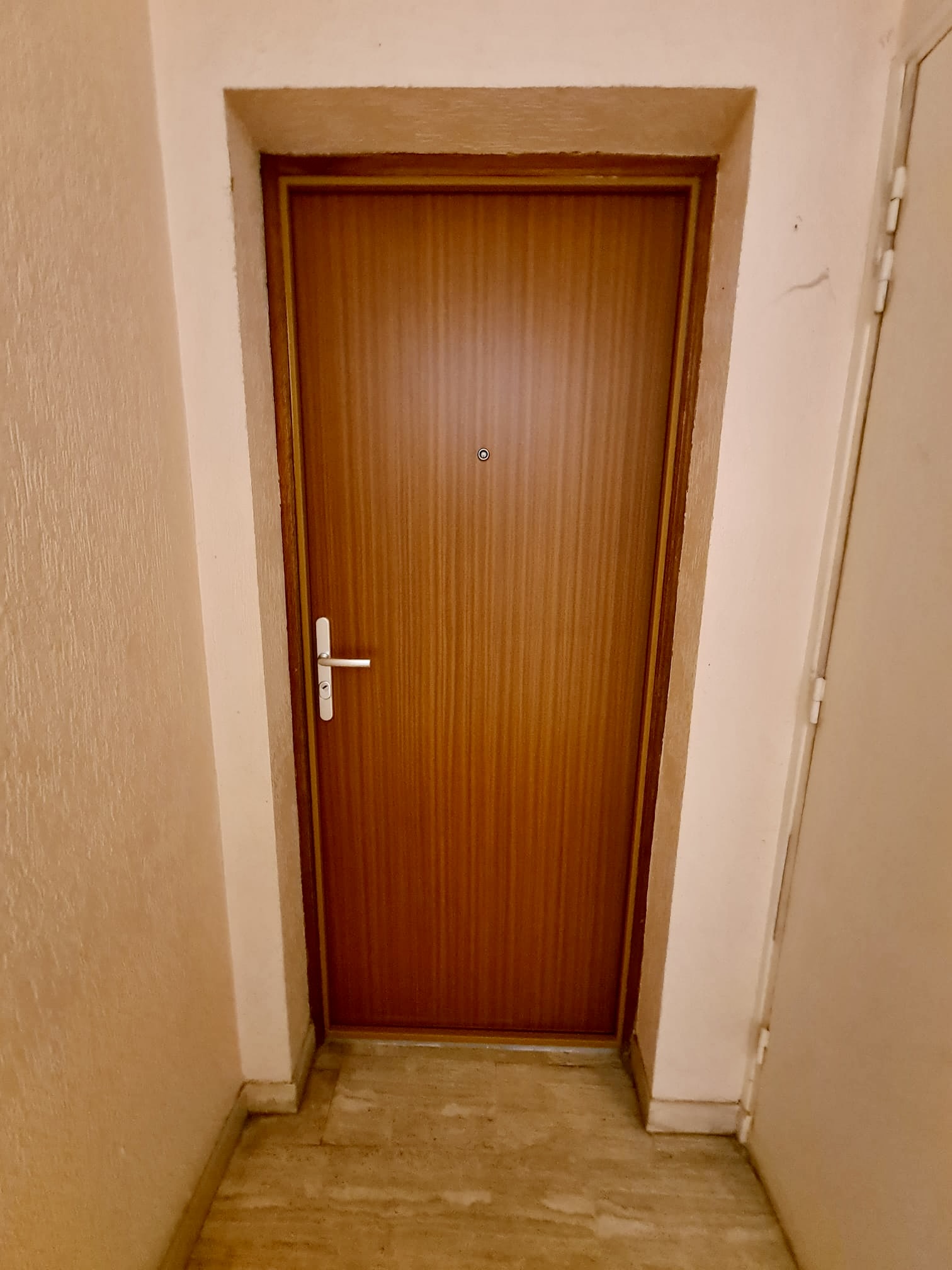 Porte d'entrée en Acier 2024 sur mesure en rénovation à Six-Fours-Les-Plages 83140