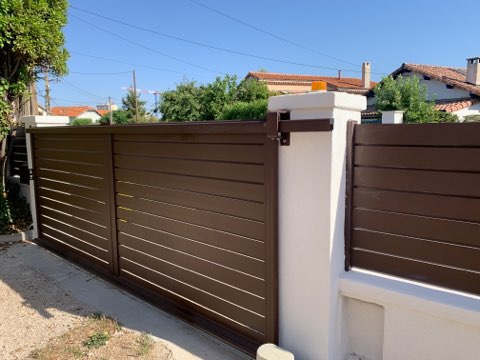 Portails et clôtures :sur mesure de chez Altiva Pro Menuisier  2023-2024 en rénovation Six-Fours-Les-Plages 83140