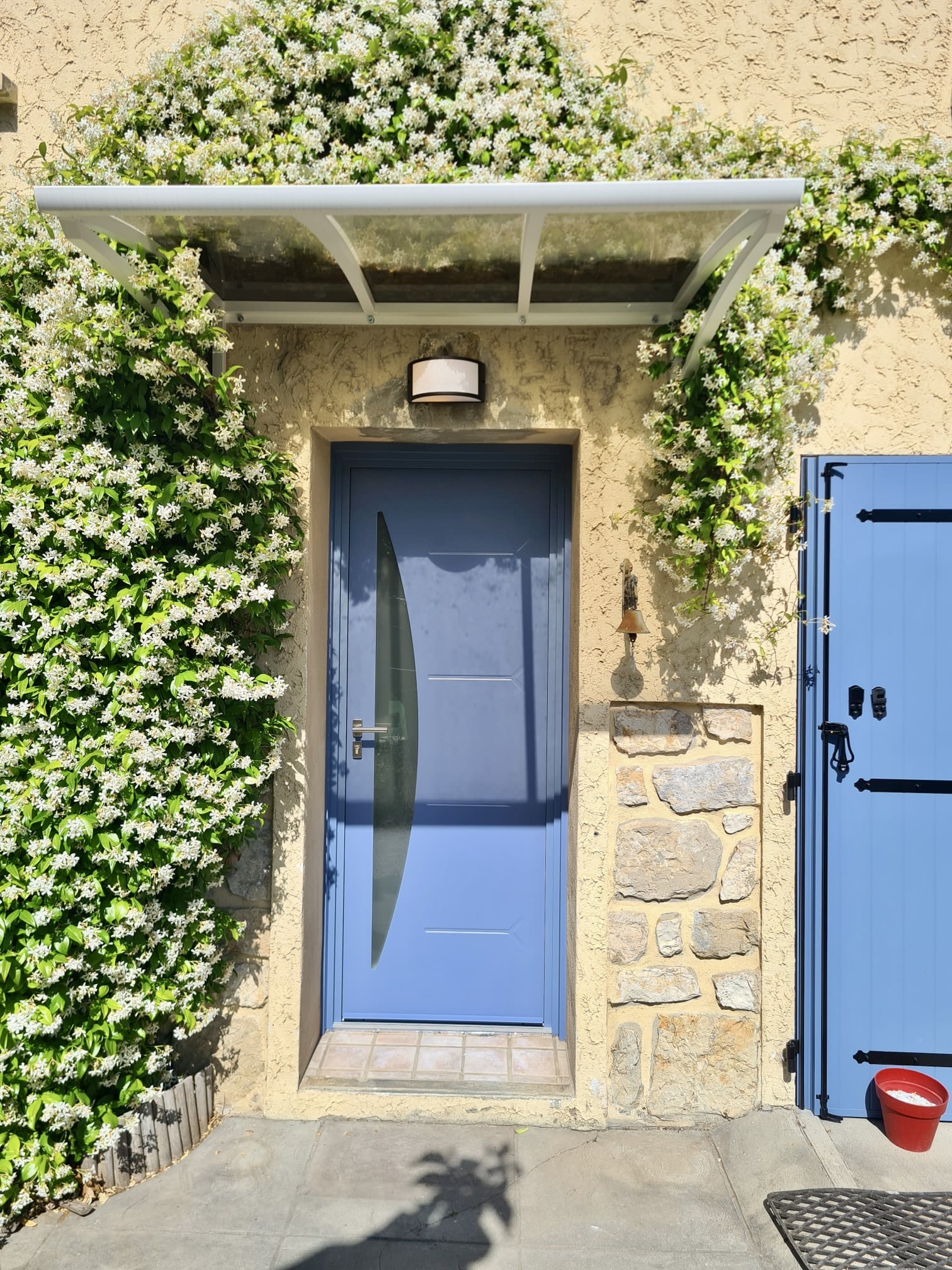 Porte d'entrée en acier de chez Altiva Pro Menuisier à Toulon