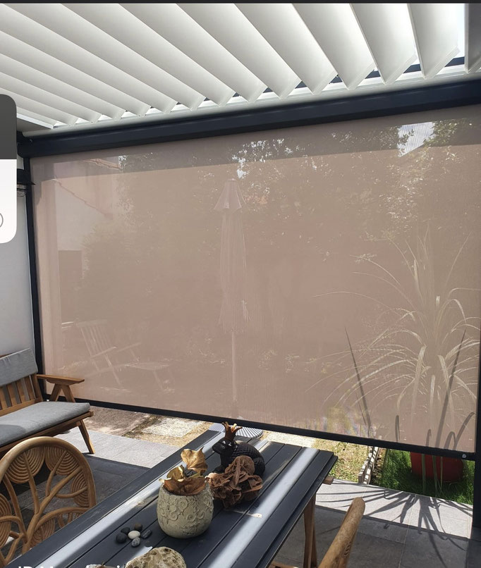 Store extérieur  vertical zip: sur mesure de chez Altiva Pro Menuisier  2023 en rénovation Bandol 83150