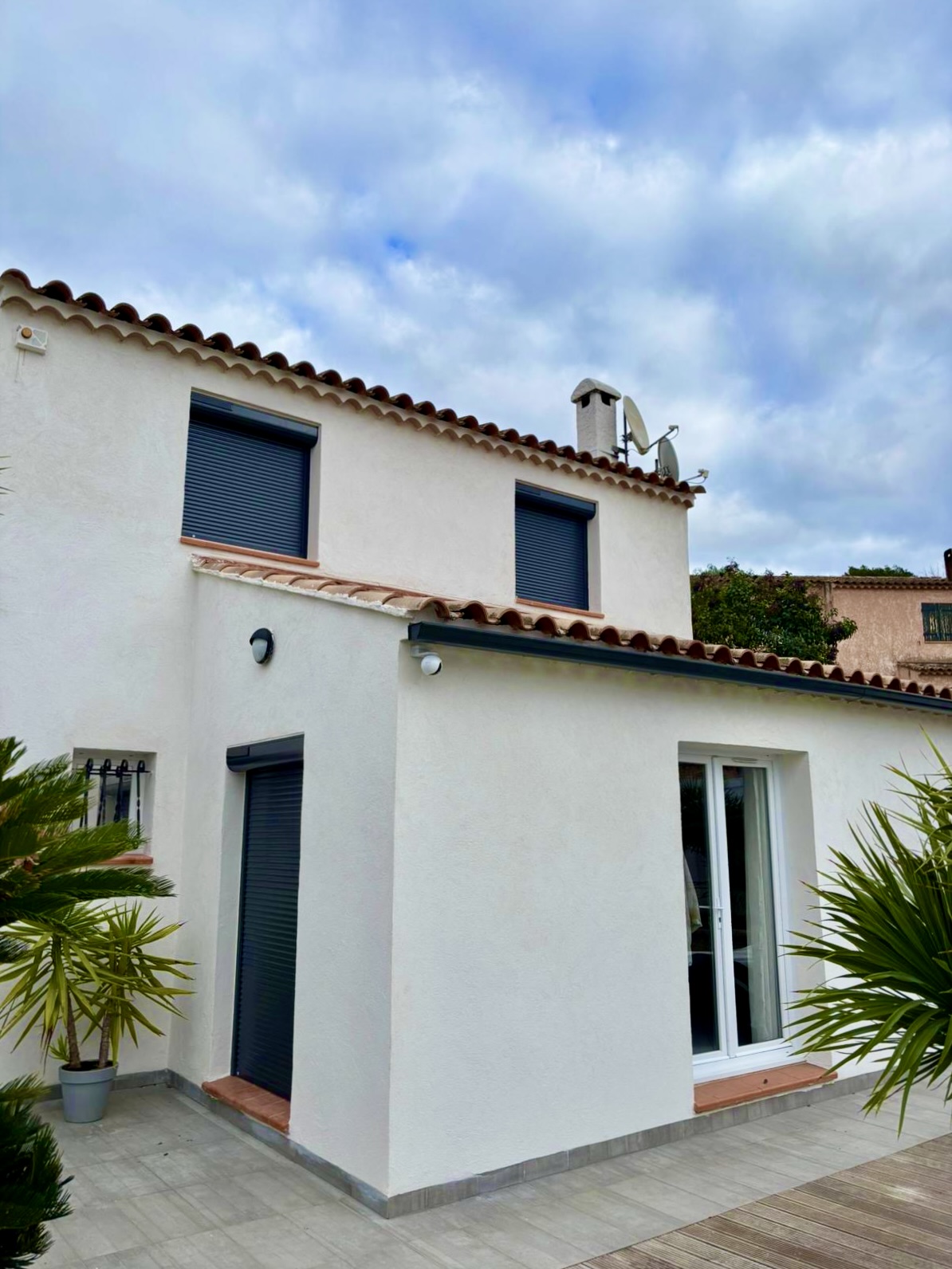 Volets Roulants: Solaire, Décembre 2025 sur mesure en rénovation de chez Altiva Pro Menuisier à St Cyr Sur Mer 83270