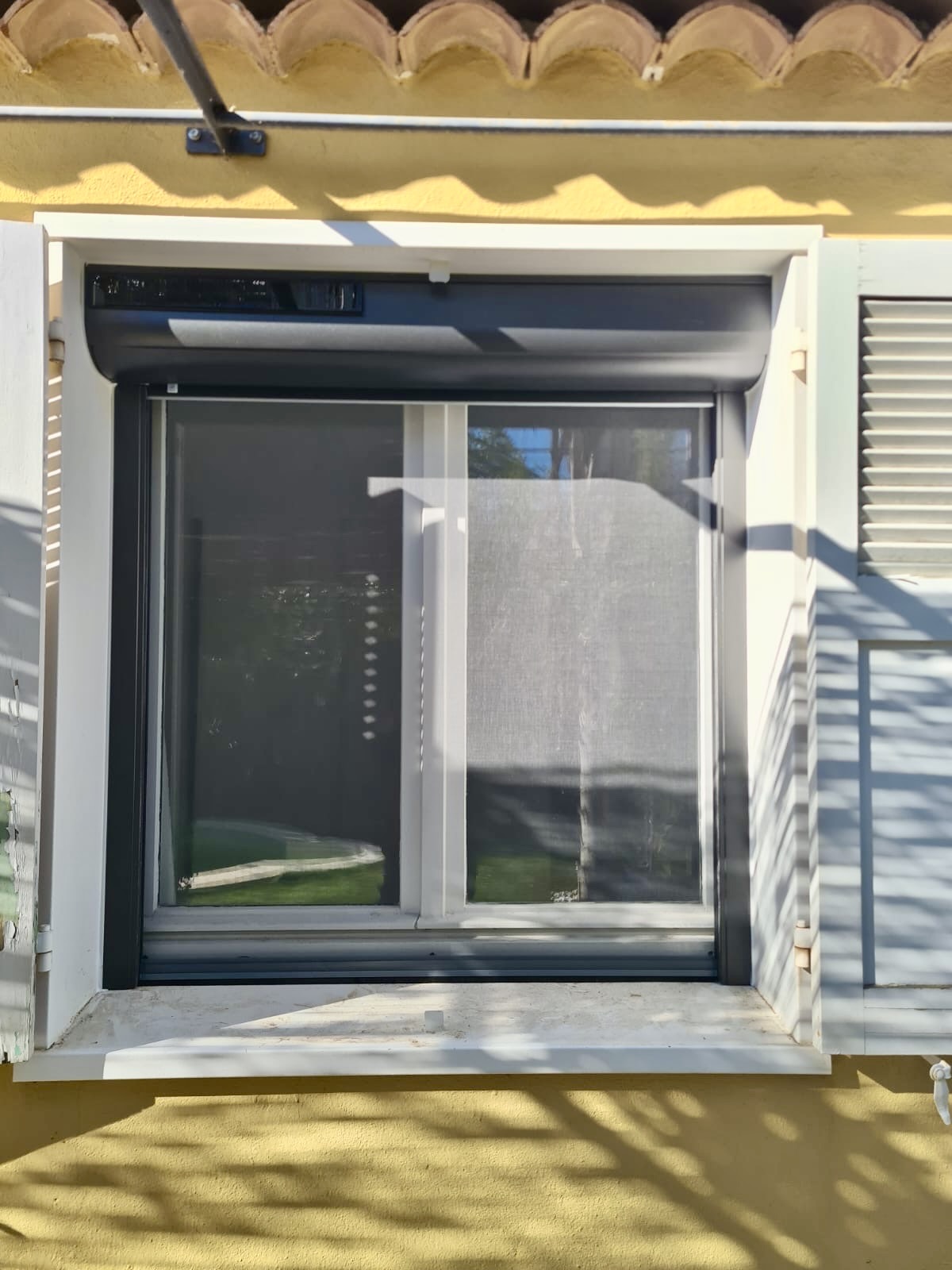Volets Roulants: Solaire , Février 2025 sur mesure en rénovation de chez Altiva Pro Menuisier Six-Fours-Les-Plages 83140
