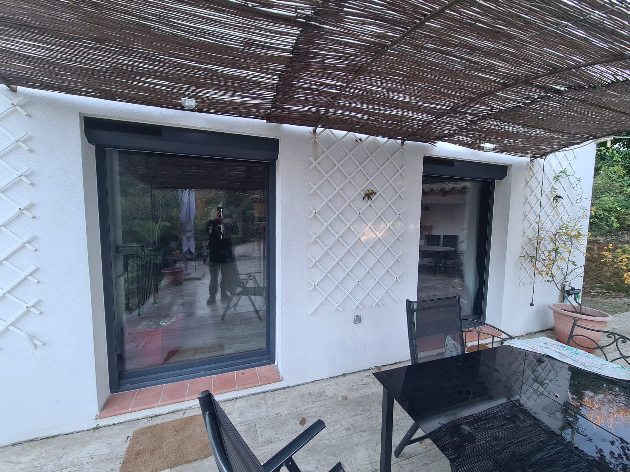 Volets Roulants: solaire 2023-2024 sur mesure en rénovation de chez Altiva Pro Menuisier Belgentier 83270