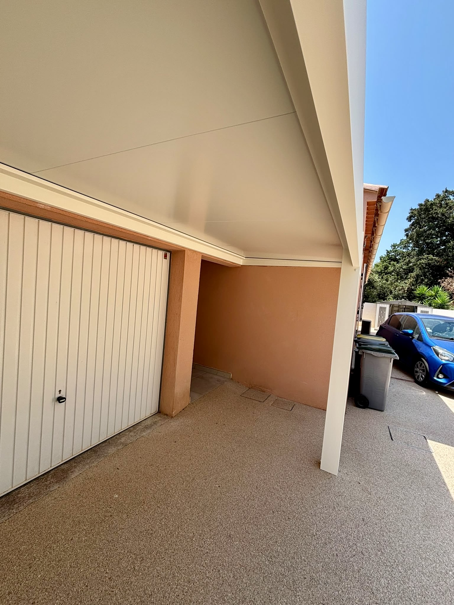 Pose d'un carport sur mesure en aluminium de chez Altiva Pro Menuisier à La Seyne Sur Mer 83500
