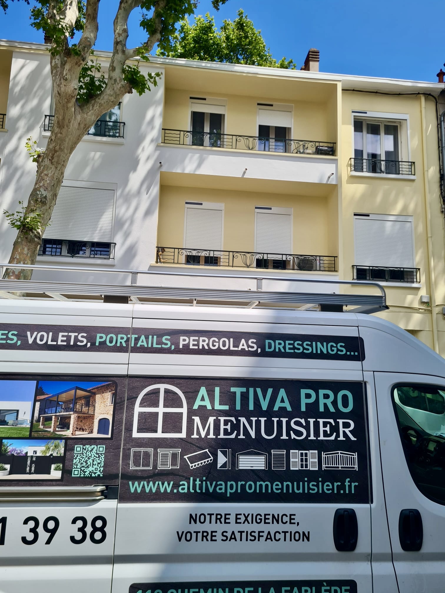 Pose des volets roulants solaires de chez Altiva Pro Menuisier à La Seyne Sur Mer 