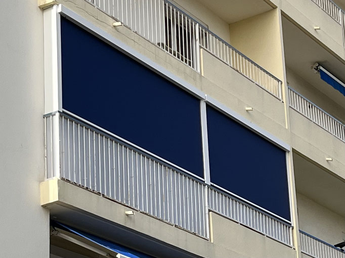 Store extérieur  vertical zip: sur mesure de chez Altiva Pro Menuisier  2021 en rénovation Toulon 83000