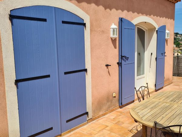 Volets en composites bleu sur mesure - Altiva Pro Menuisier 