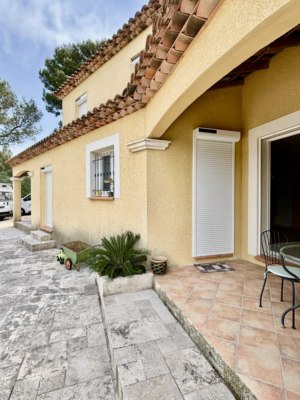 Volets Roulants: Solaire, Avril 2026 sur mesure en rénovation de chez Altiva Pro Menuisier à Toulon 