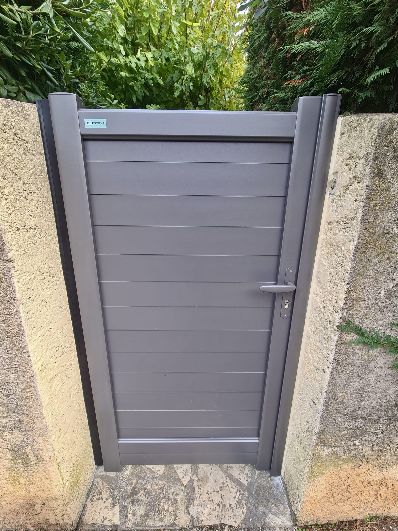 Pose d'un portail et d'un portillon de chez Altiva Pro Menuisier à La Seyne Sur Mer
