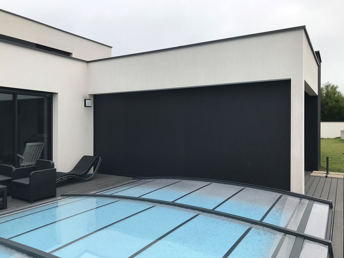 Store extérieur  vertical zip: sur mesure de chez Altiva Pro Menuisier  2021 en rénovation Ollioules 83190
