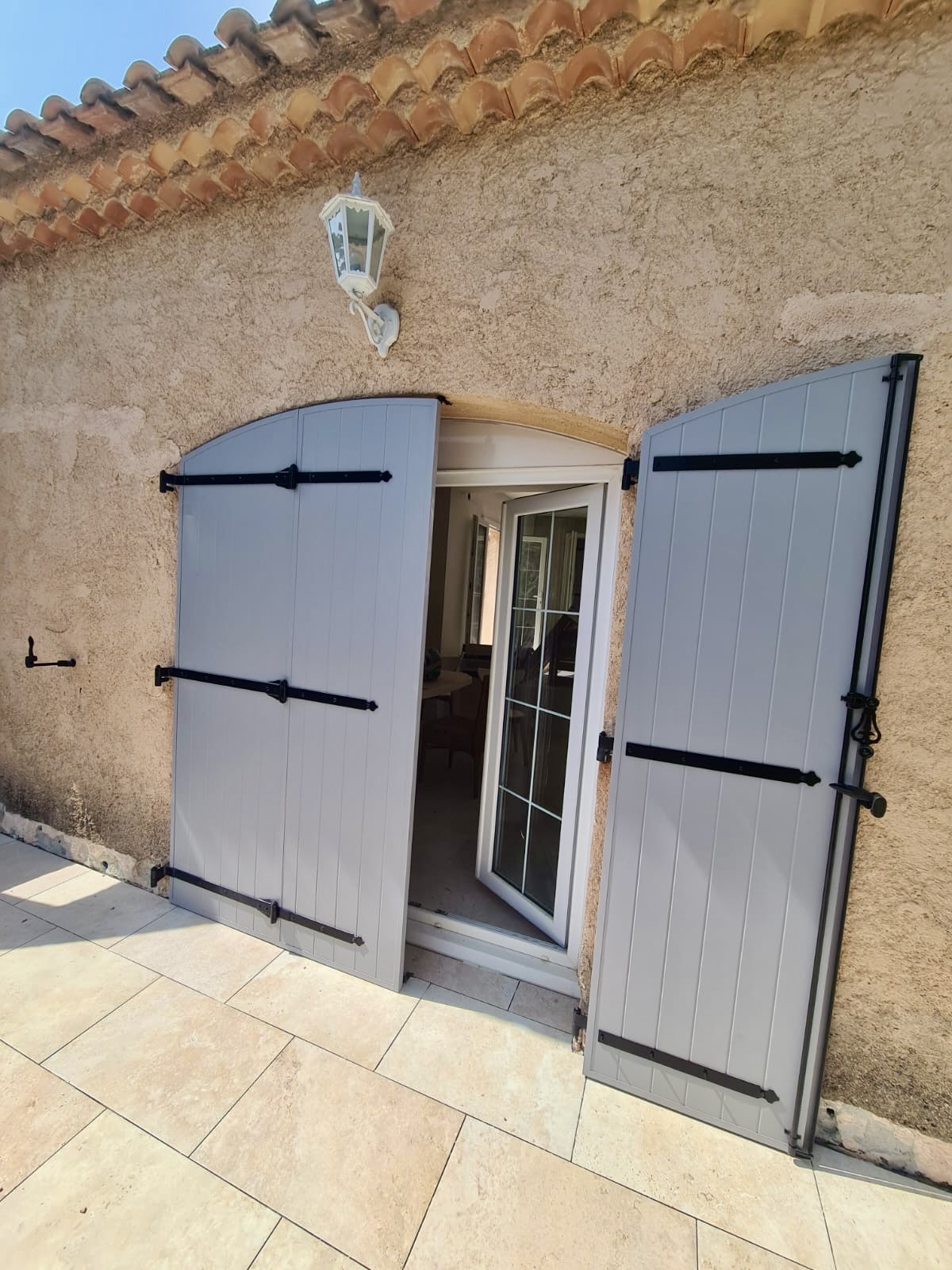 Volets Battants : en aluminium 2025 sur mesure en rénovation de chez Altiva Pro Menuisier à La Seyne Sur Mer 83500