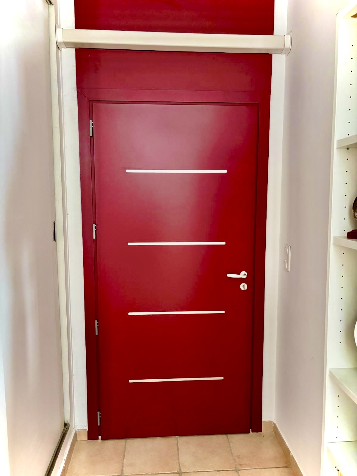 Pose d'une porte d'entrée en acier de chez Altiva Pro Menuisier sur mesure à la Ciotat 13600
