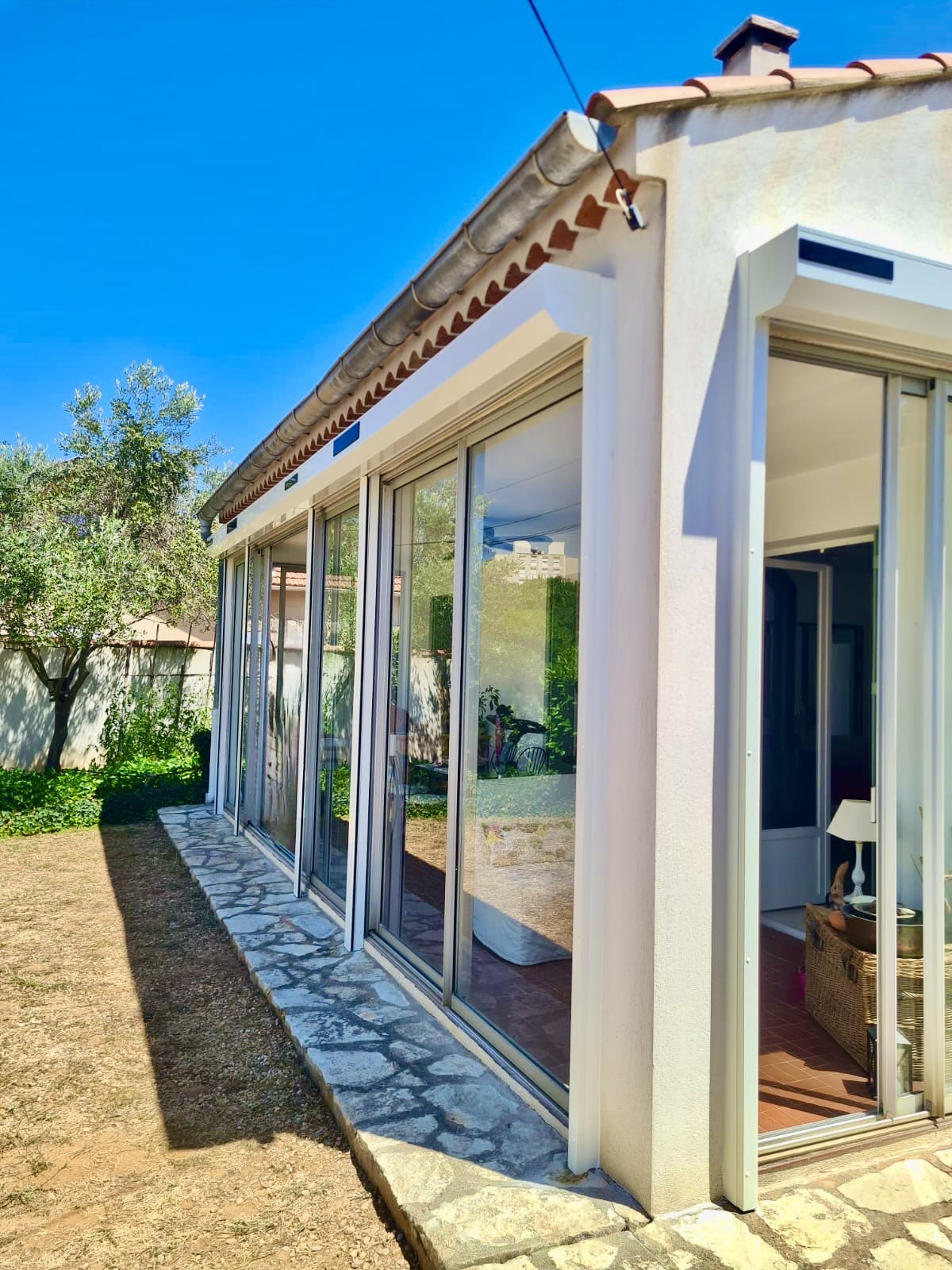 Pose des volets roulants solaires sur mesure de chez Altiva Pro Menuisier à La Seyne Sur Mer 83500